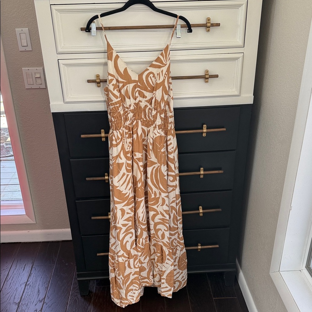 Spaghetti-Strap V-Neck Maxi Dress in Cream & Tan